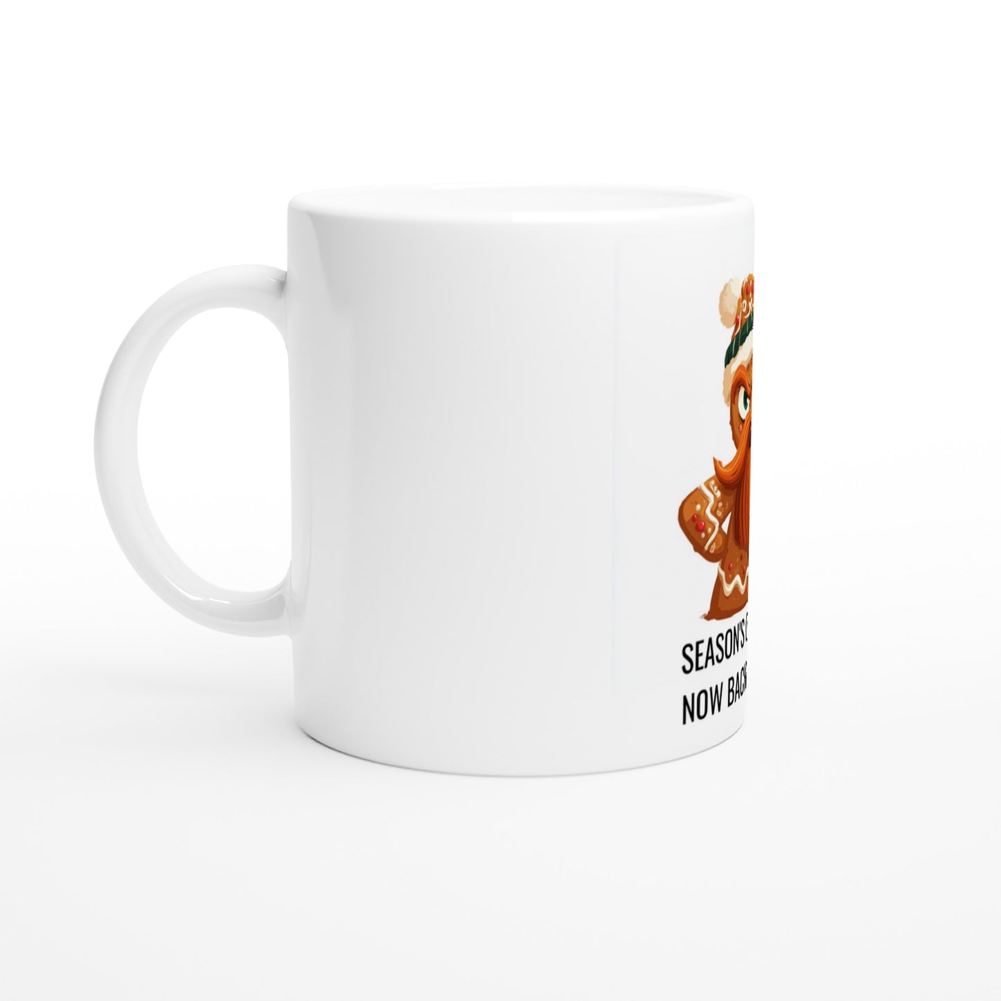 Weiße Keramiktasse von VidaroPrints mit einem grimmigen Lebkuchenmann (Grinchbread Man) mit Rauschebart, Weihnachtsmütze und dem Text "SEASON'S GREETINGS. NOW BACK TO WORK."
