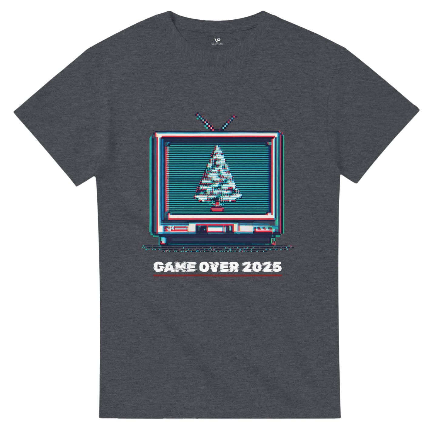 Das perfekte Weihnachts-Shirt für Retro-Gamer. Pixel-Art Weihnachtsbaum im klassischen Röhrenfernseher. Nostalgie pur aus der AETERNA Kollektion. Hol dir den 8-Bit Vibe.
