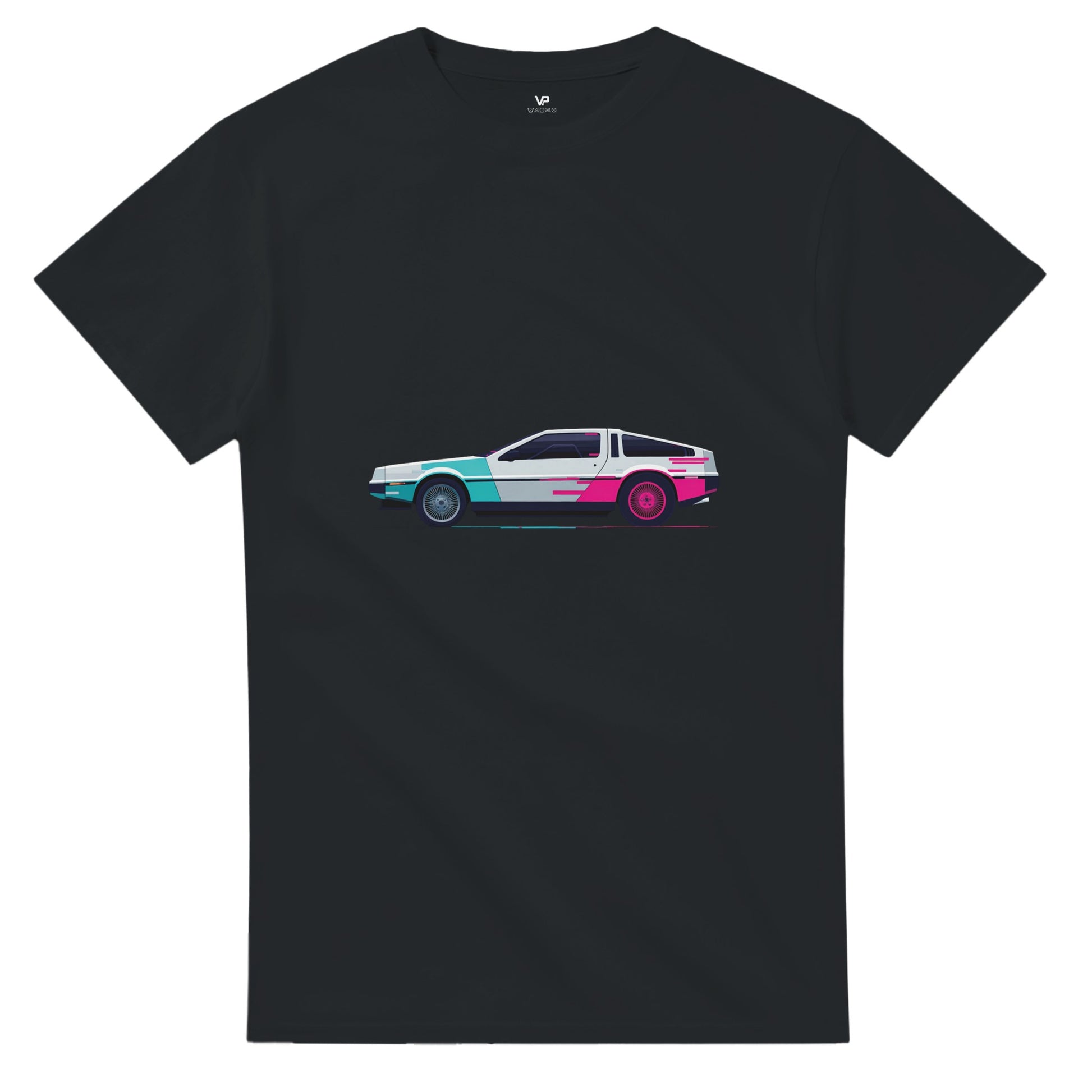 Schwarzes AETERNA T-Shirt von VidaroPrints mit einem dekonstruierten, pink-cyanfarbenen 80er Retro-Wave Supercar (Glitch-Effekt).