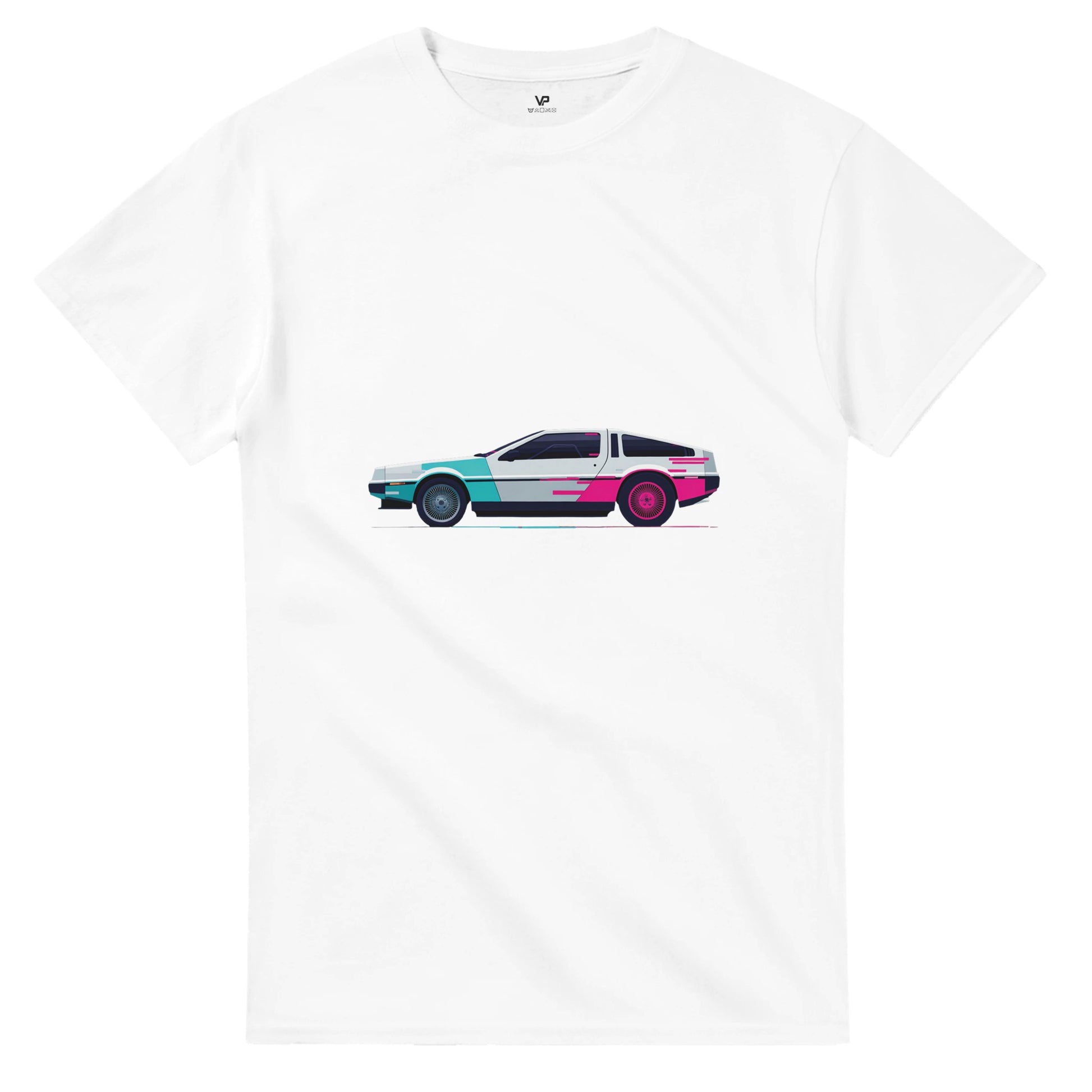 Weißes AETERNA T-Shirt von VidaroPrints mit einem dekonstruierten, pink-cyanfarbenen 80er Retro-Wave Supercar (Glitch-Effekt).