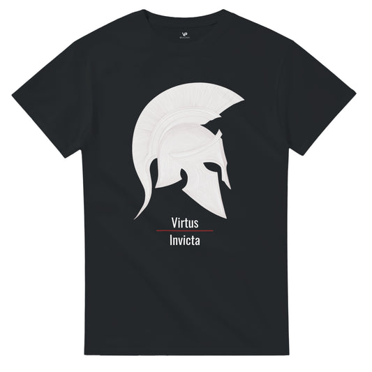 Schwarzes VIRTUS T-Shirt von VidaroPrints mit einem minimalistischen weißen Spartaner-Helm und dem lateinischen Schriftzug "Virtus Invicta".