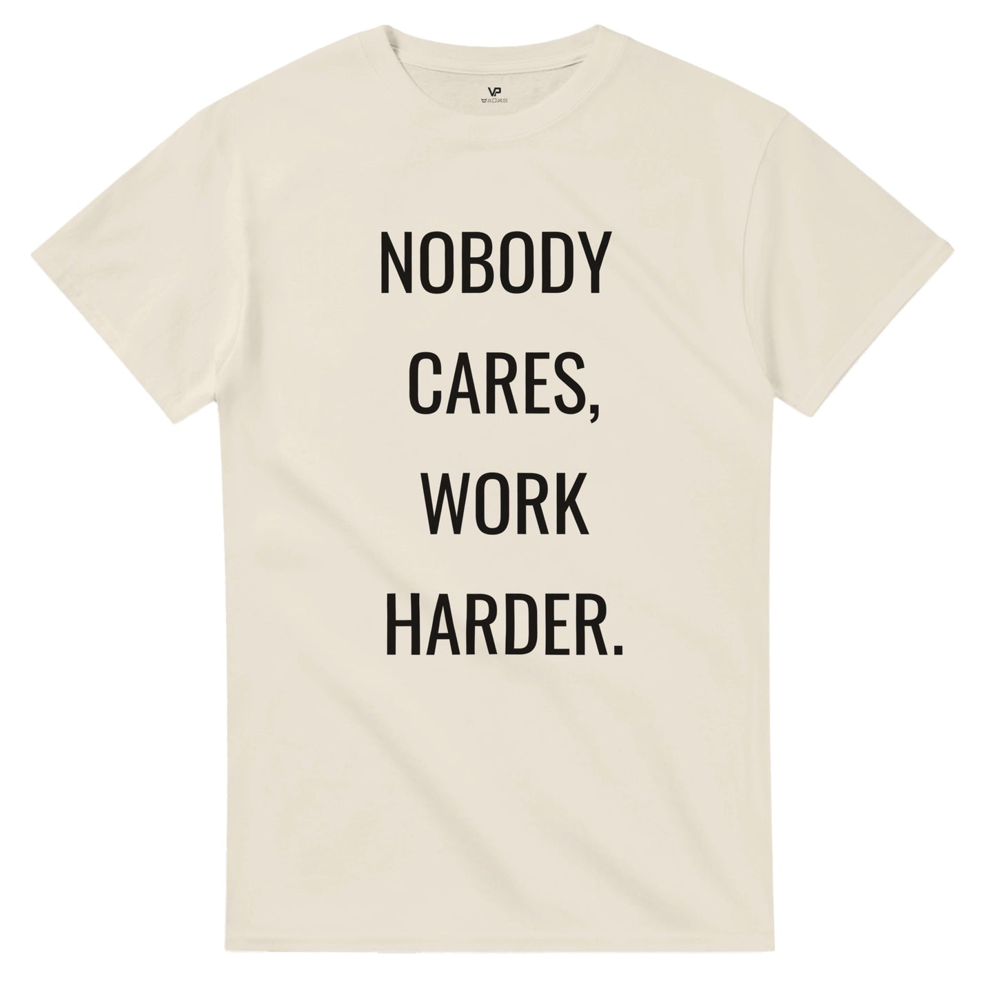 Natural VIRTUS T-Shirt von VidaroPrints mit dem großen weißen Text "NOBODY CARES, WORK HARDER." als Motiv.
